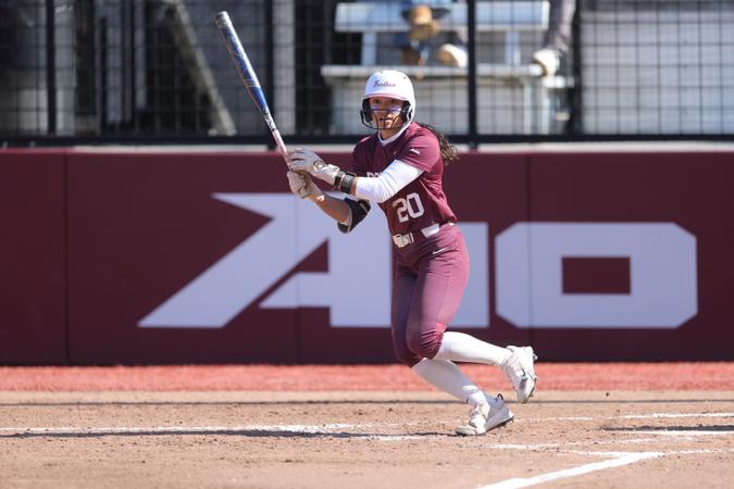 Softball Hosts Battle of the Bronx Wednesday