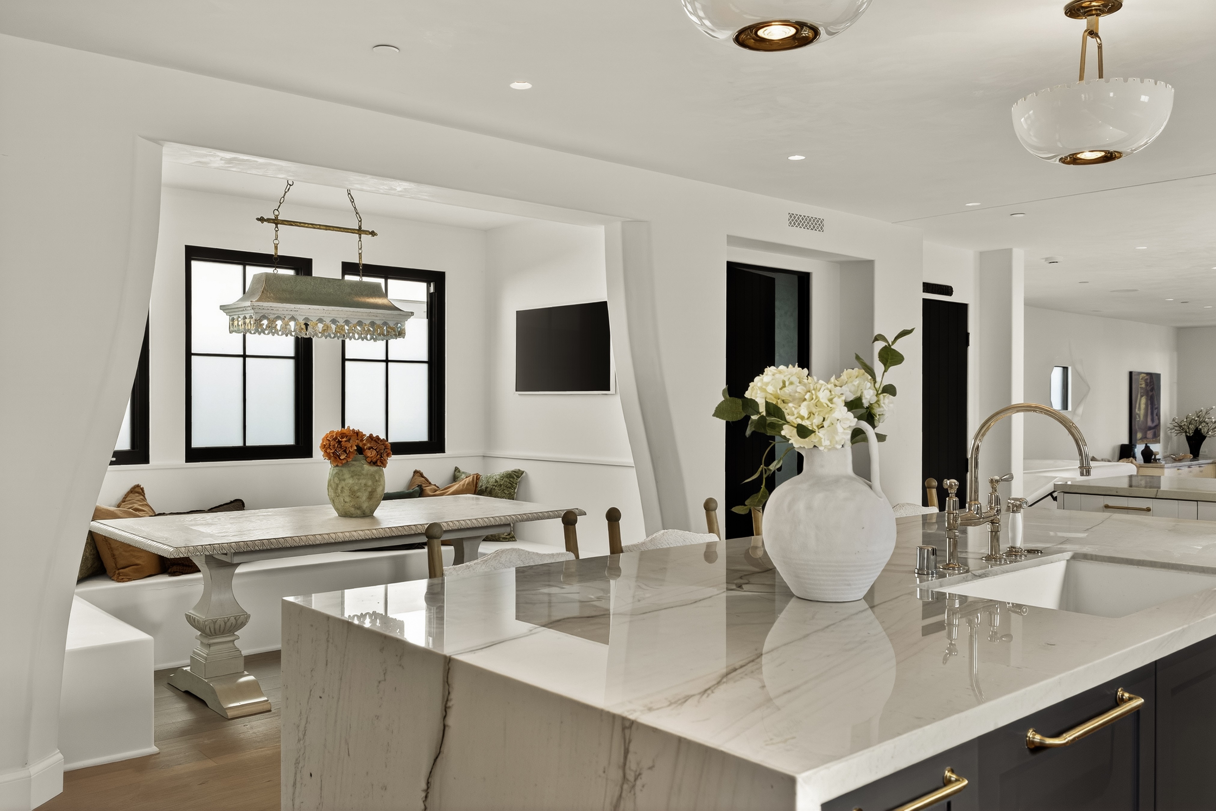 A breakfast nook complements the kitchen. (Photo by Katya Grozovskaya)