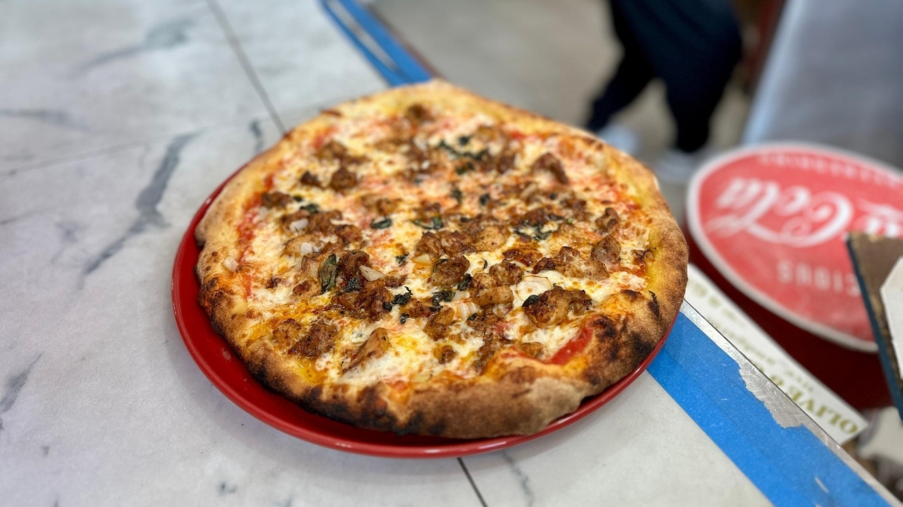 Olive & Garlic pizzeria opens in Franklin Square