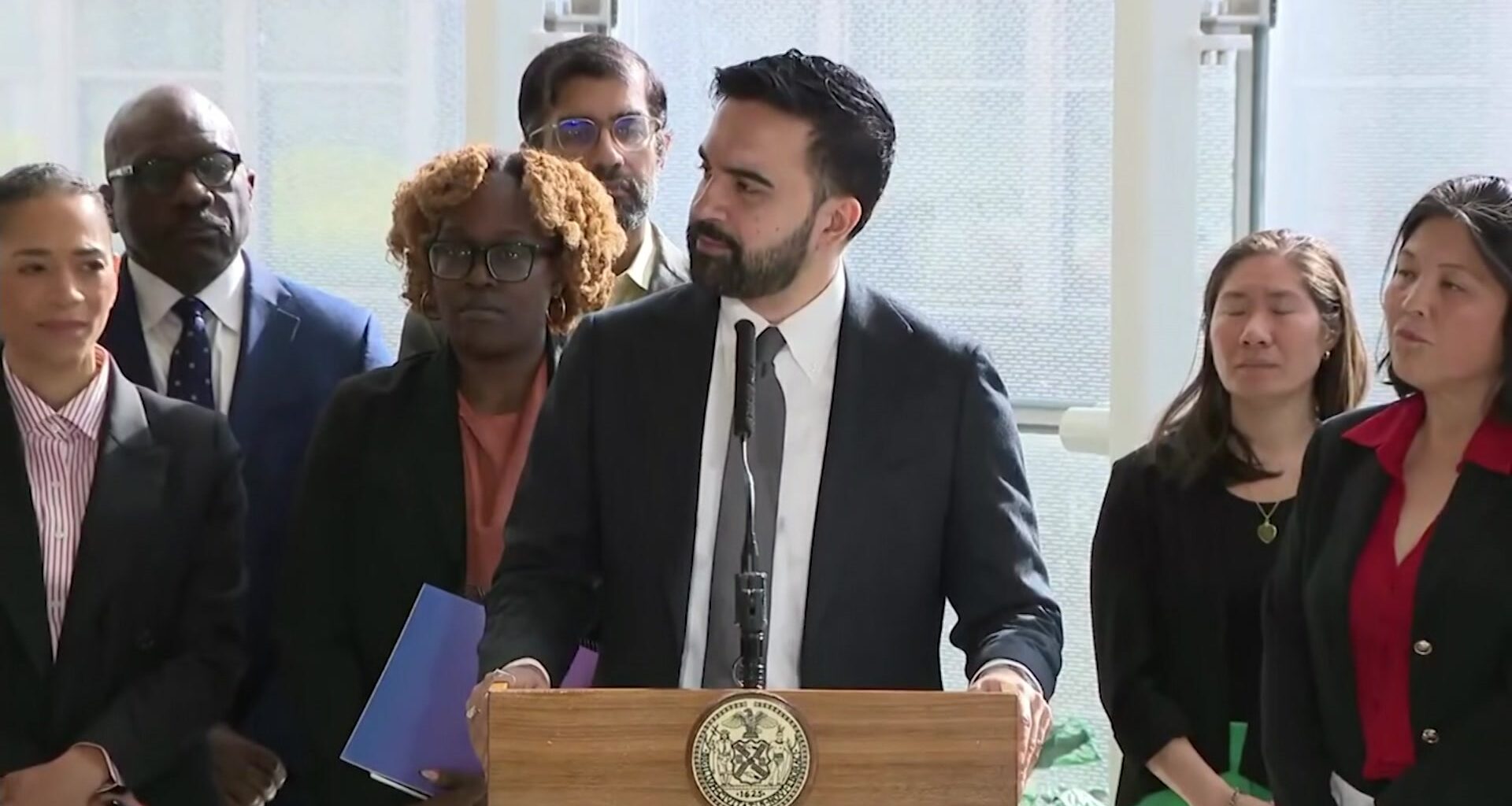 News 12 | Bronx | Report Finds Nearly Two Thirds Of New Yorkers Cant Afford Cost Of Living