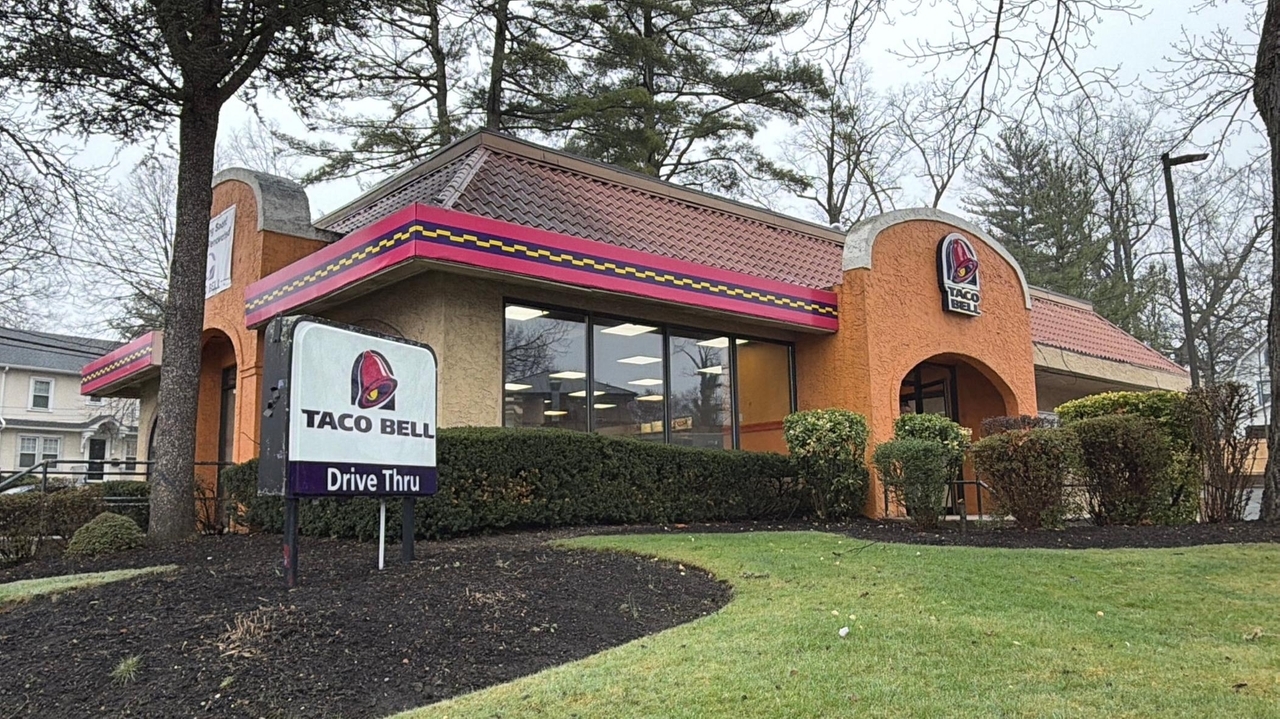 Glen Cove Taco Bell set for new color scheme in revamp