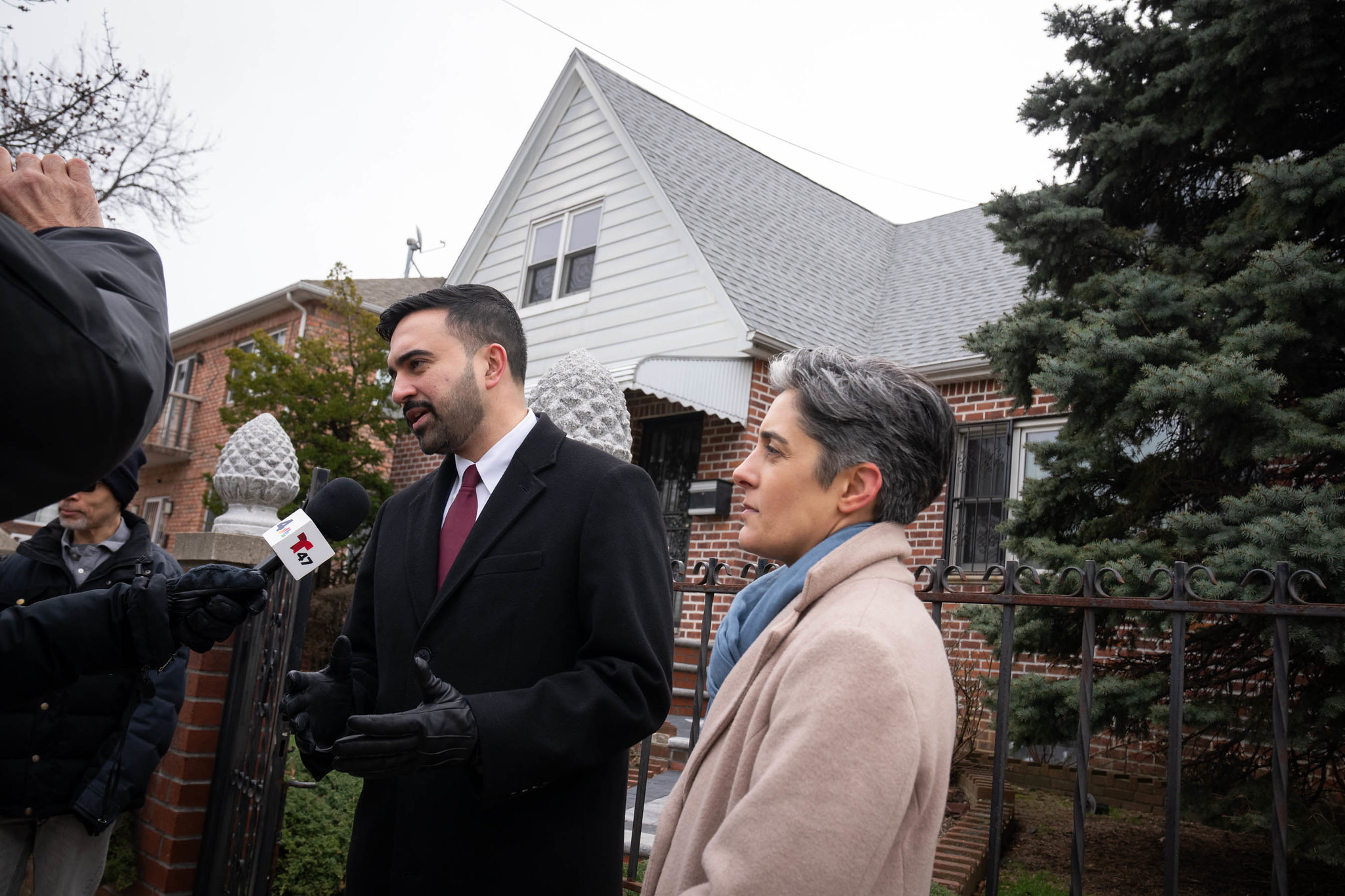 bozorg housing presser