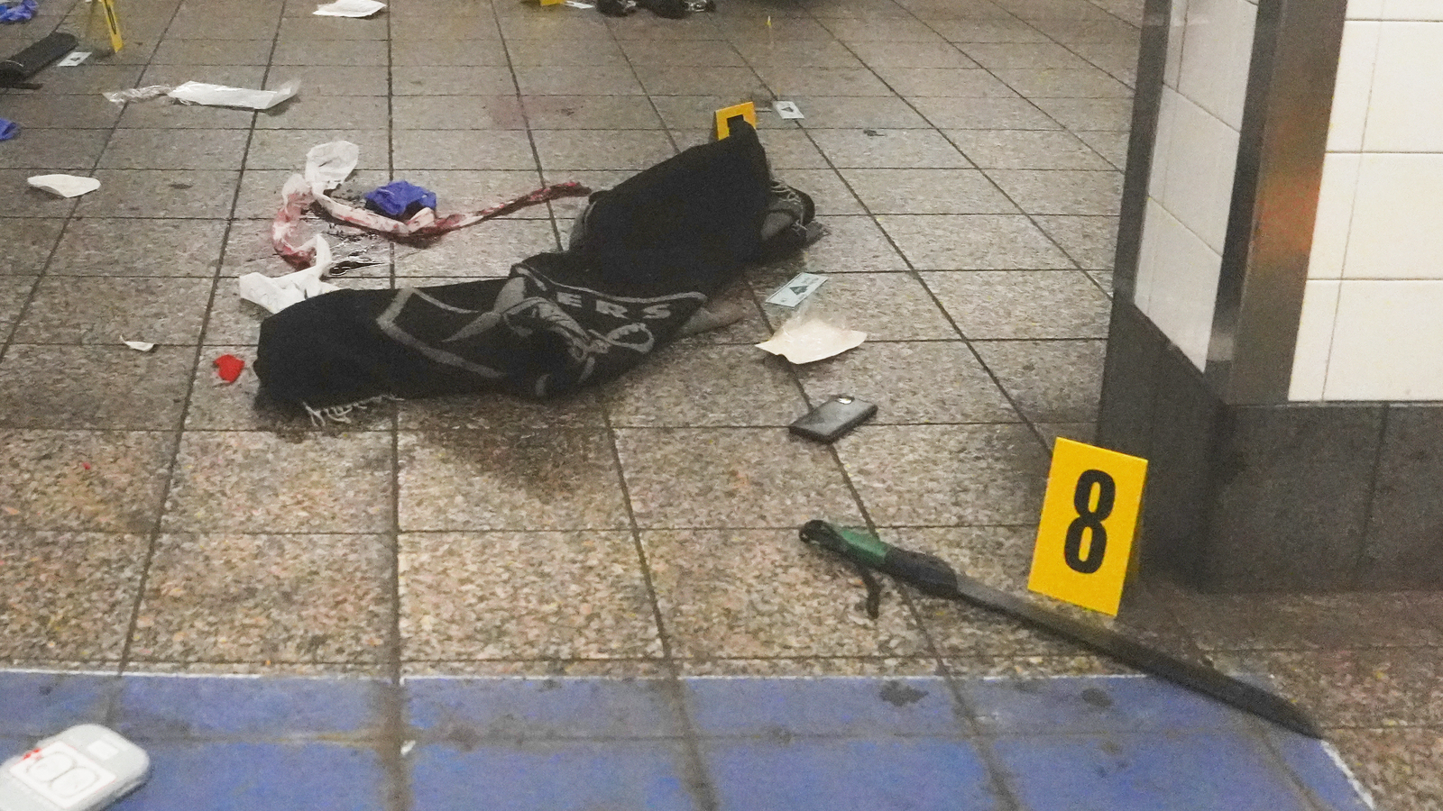 Slashing suspect shot by police after injuring 3 at Grand Central subway station in New York