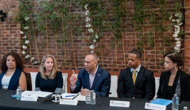 House Minority Leader Hakeem Jeffries in Elmont backing bipartisan bill extending TPS to Haitians in U.S.