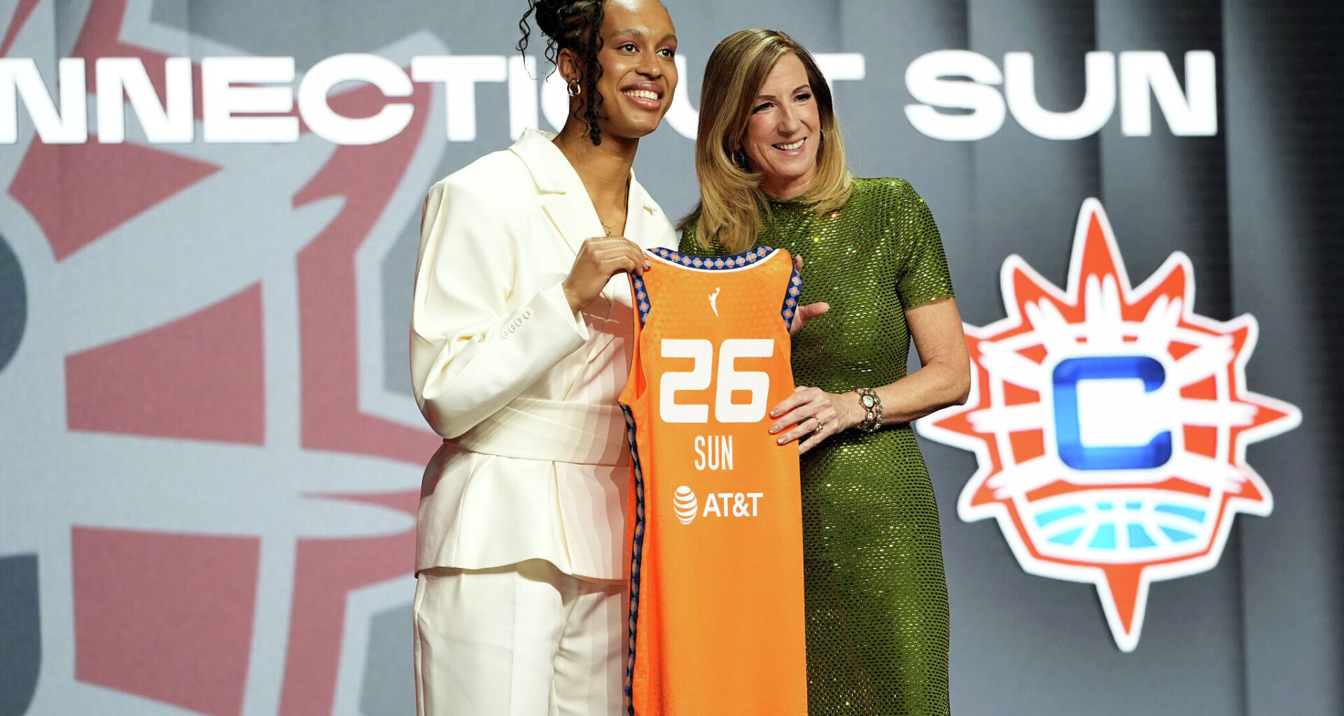 Who did the Connecticut Sun/Houston Comets pick in 2026 WNBA draft?