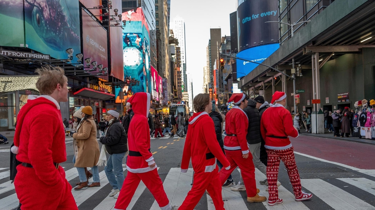 Popular NYC SantaCon charity fundraiser was more con than Kris Kringle, authorities say