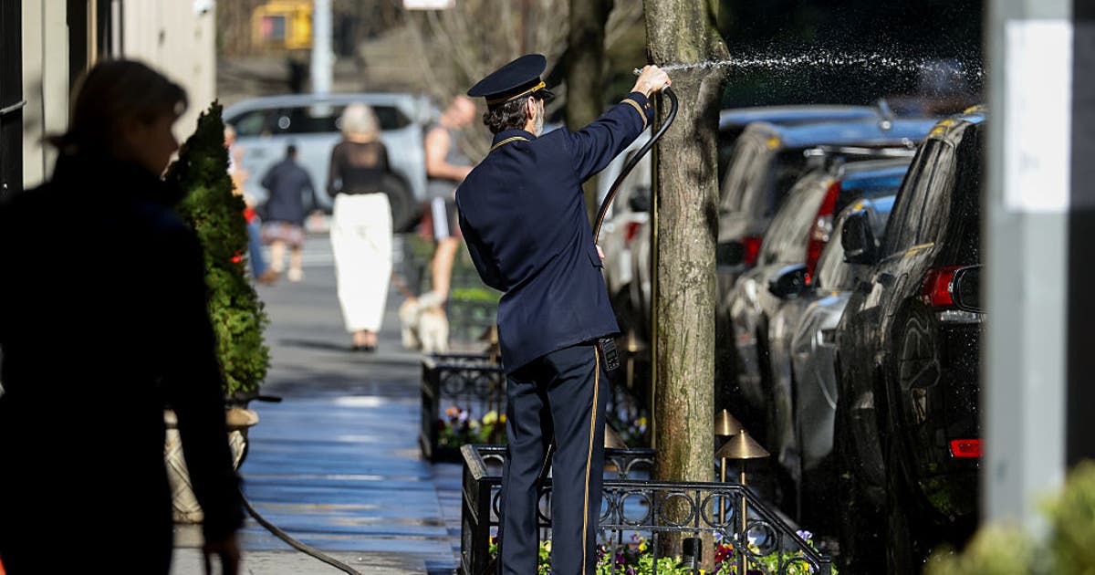 NYC building workers avoid strike as union reaches tentative agreement with city