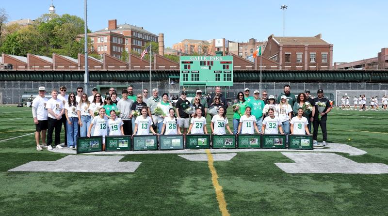 Women's Lacrosse Honors Nine Seniors Against Siena