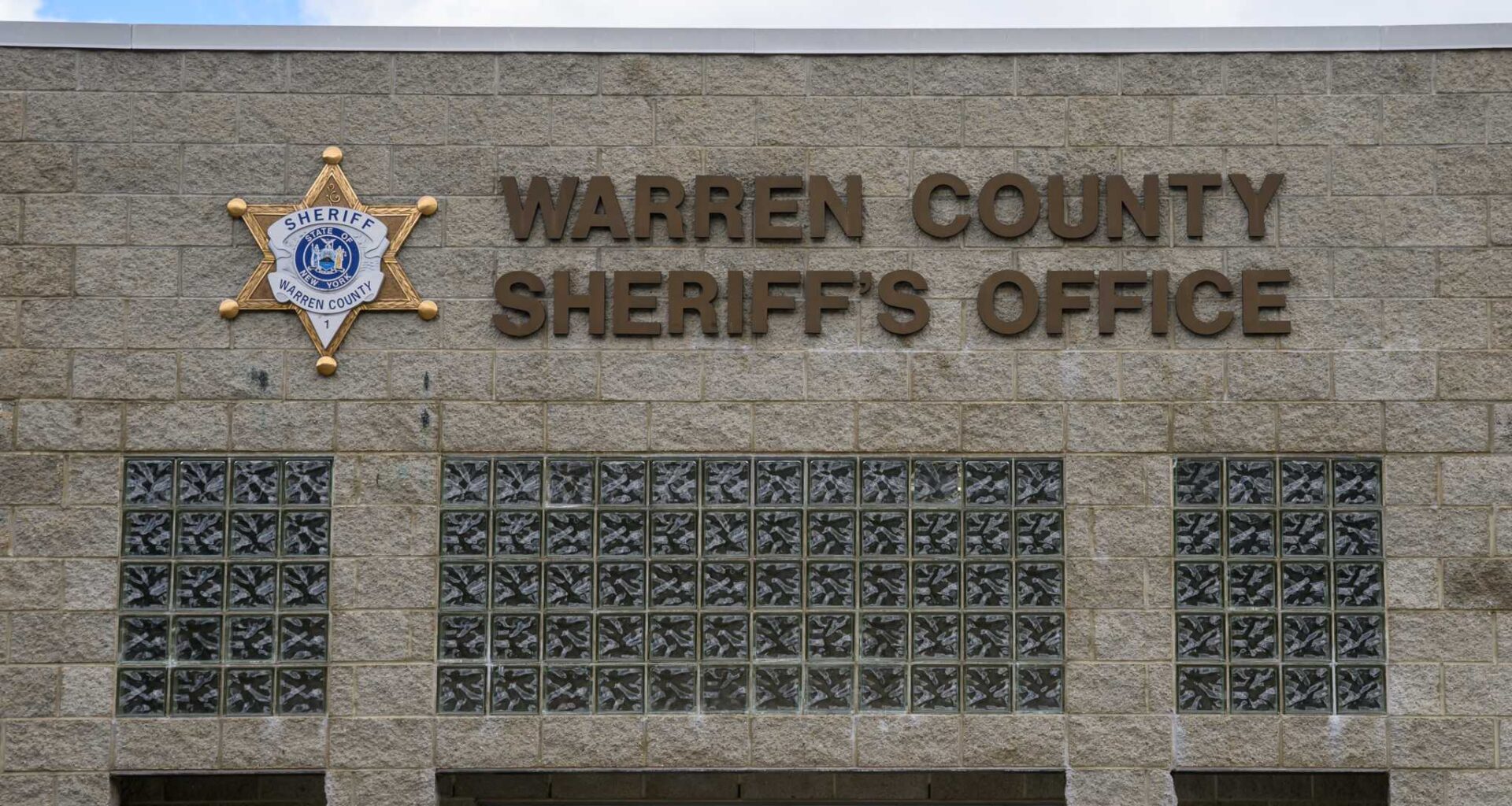 The Warren County Sheriff’s Office said multiple passengers and the driver of a tour bus that crashed in the town of Lake George on Sunday morning sustained minor injuries.
