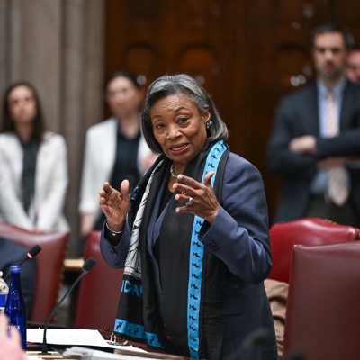 Lawmakers pass fifth extender as budget talks lag