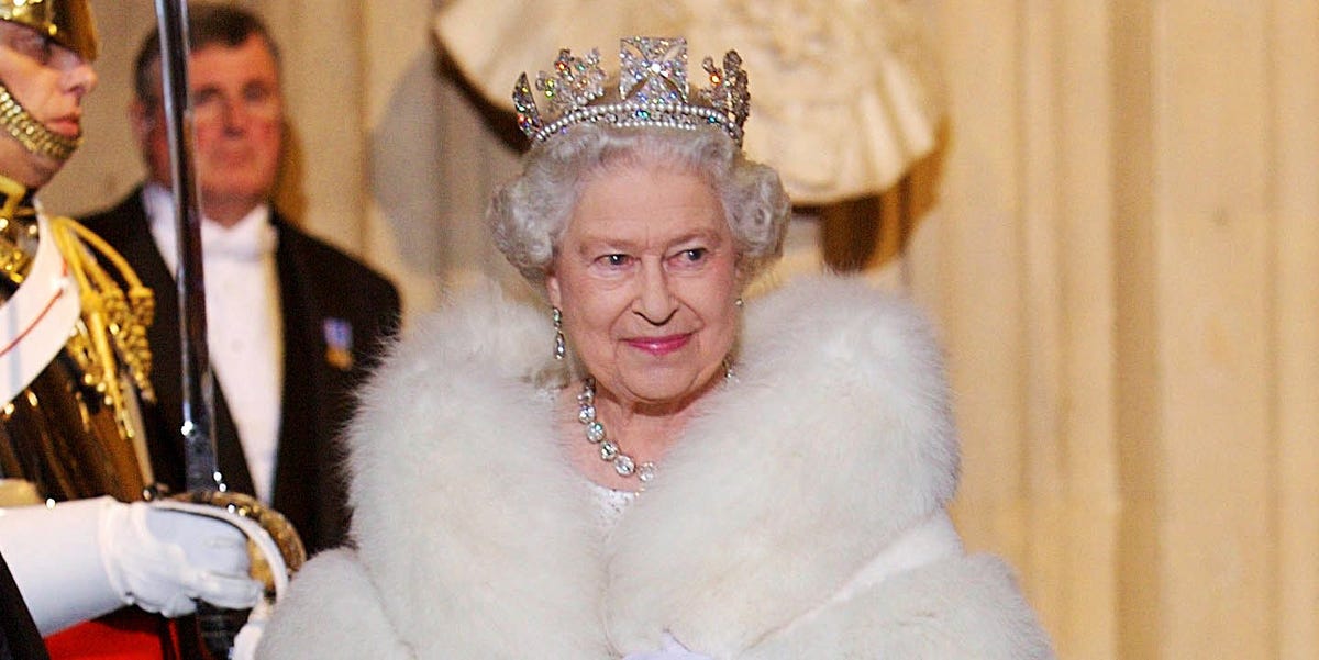 25 of Queen Elizabeth’s Most Memorable Looks of All Time