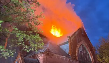 Fire ravages historic church in Queens -   VIDEO