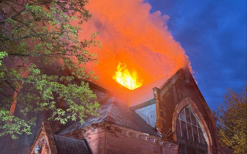 Fire ravages historic church in Queens -   VIDEO