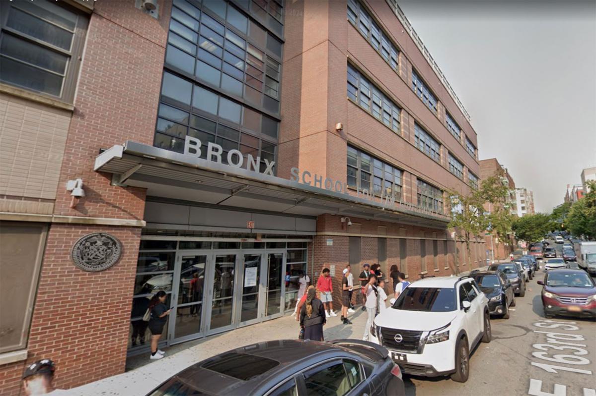 NYC high school dean allegedly 'rubbed his genitals' on teen: cops
