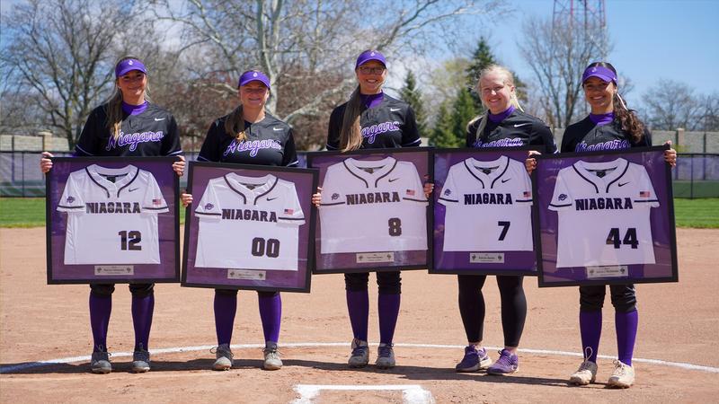 Softball Defeats Manhattan on Senior Day