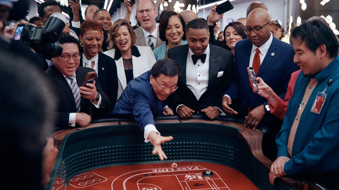 New York City's first full casino with live table games opens