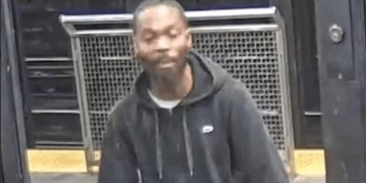 Man picks up subway rider, throws him onto tracks in the Bronx