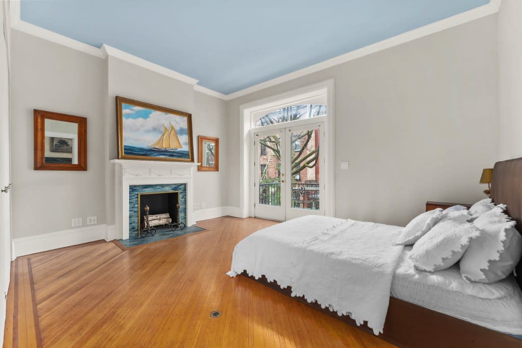 A bedroom with outdoor space. Platinum Forbes Global Properties
