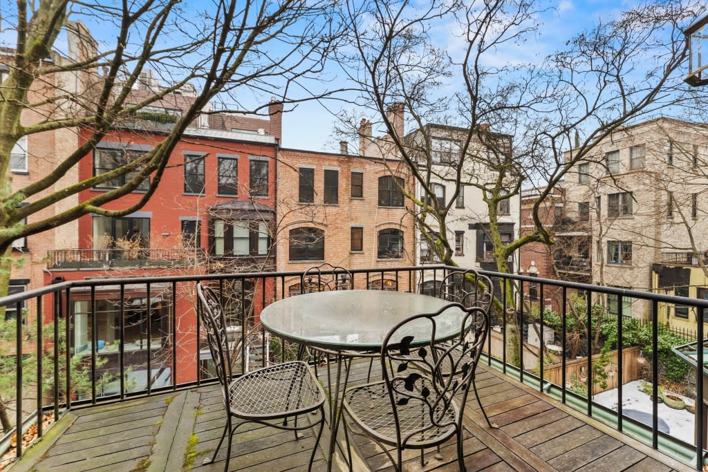 A morning coffee terrace overlooking Park Slope. Platinum Forbes Global Properties