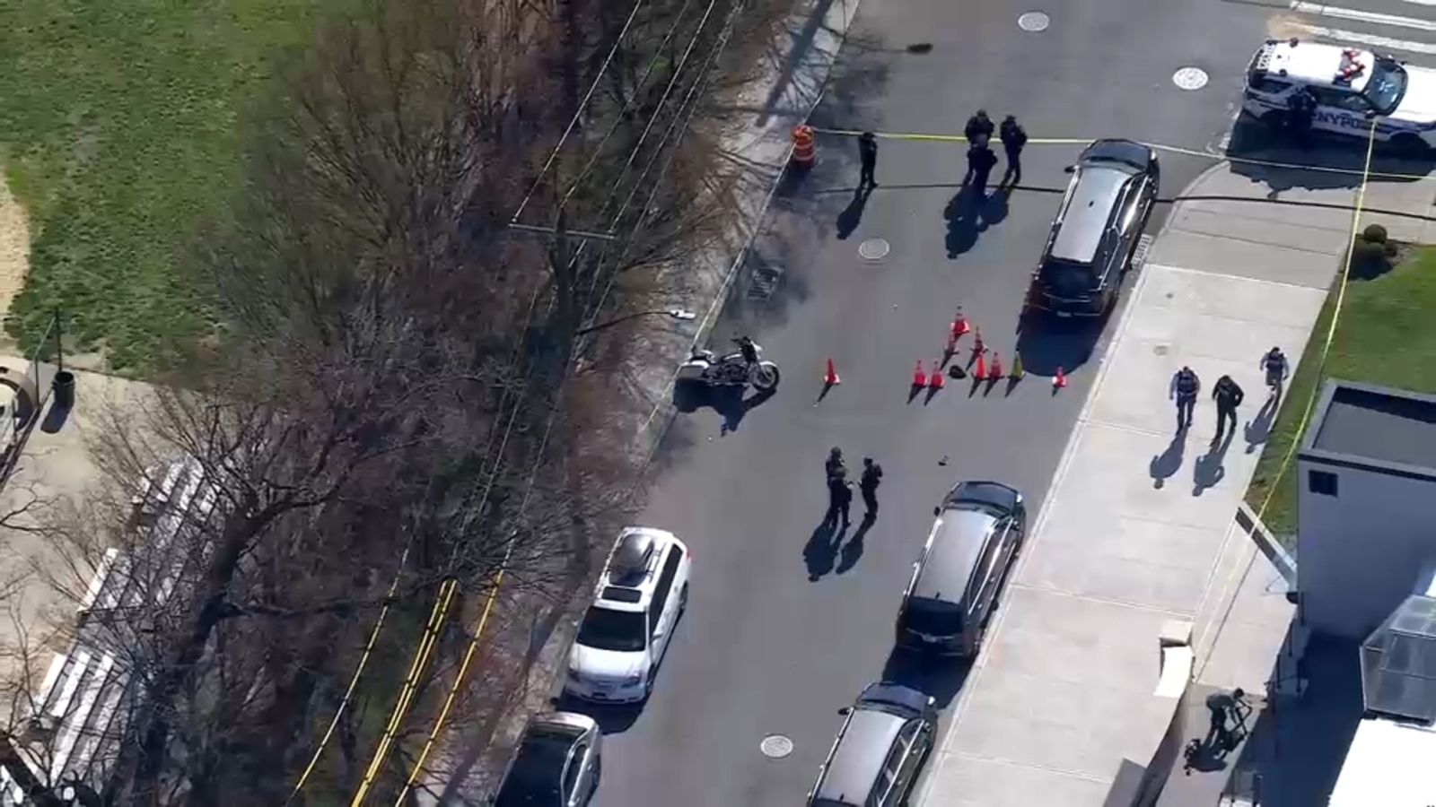 NYPD searching for suspect after man shot and killed in Jamaica, Queens