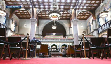 Lawmakers call fourth NY budget extension "extremely frustrating"