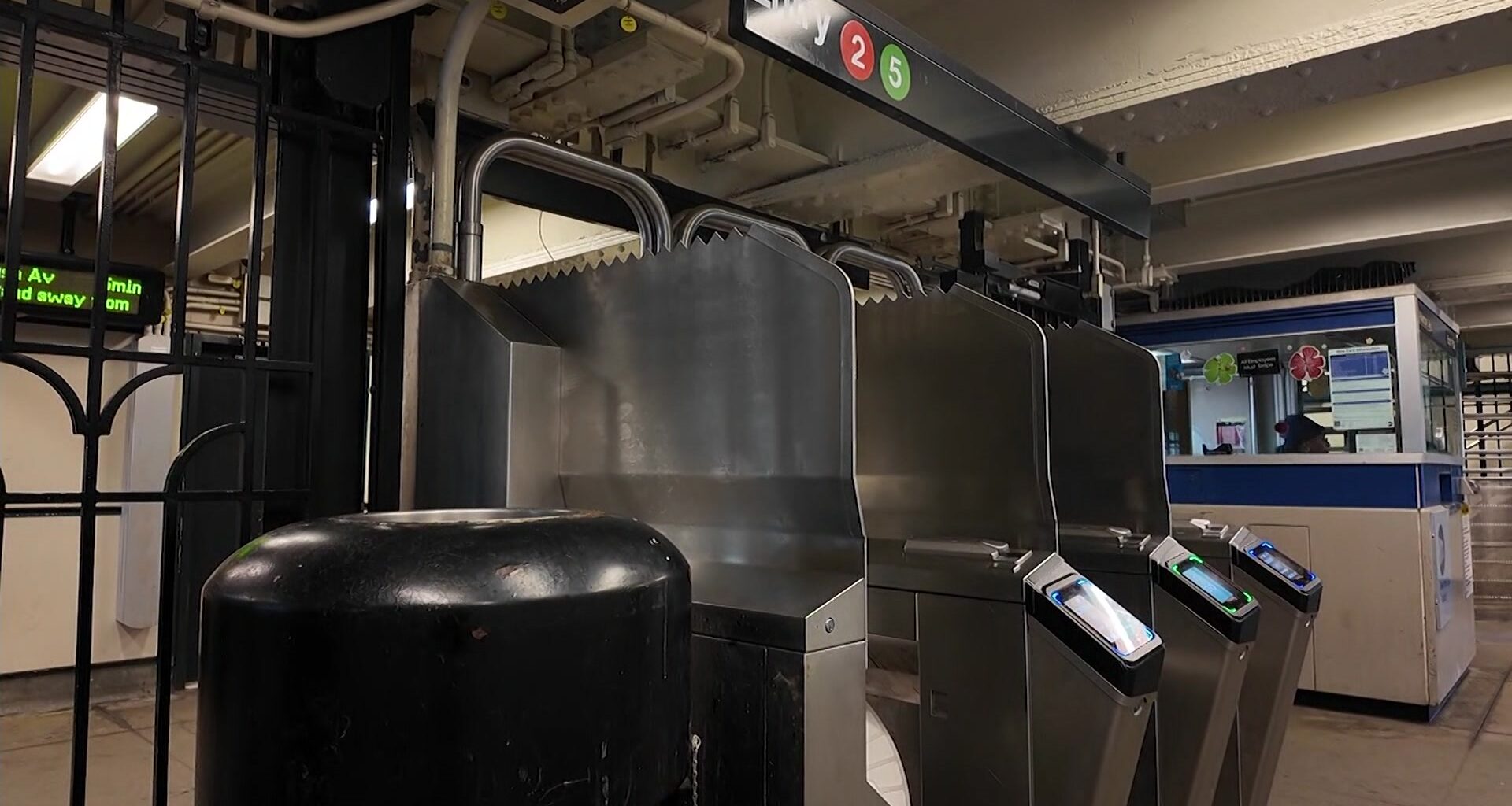 12P MTA WEEKEND LOW RIDERSHIPST_2026-04-25-12-36-39