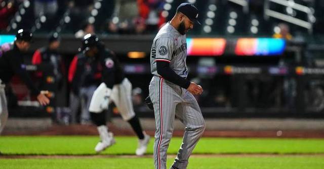 Instead of booing, fans of slumping Mets mostly stay home on chilly night in Queens
