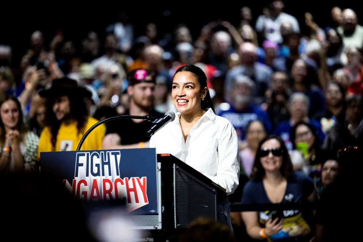 AOC urges Hochul to scrap plan that would widen Cross Bronx Expressway