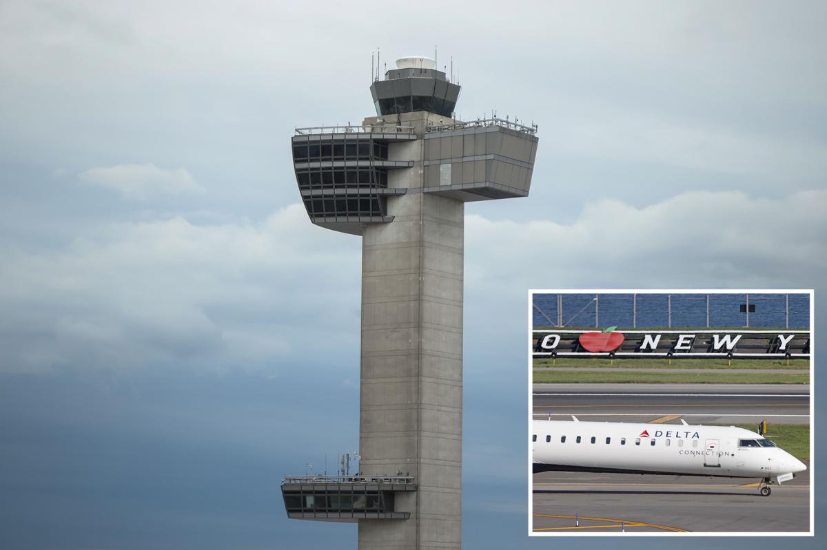 Pilot's stunned reaction to plane mistakenly contacting wrong NYC air traffic control tower