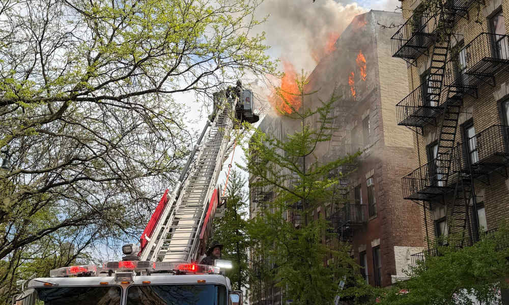 2 killed, 11 injured in Bronx apartment building fire