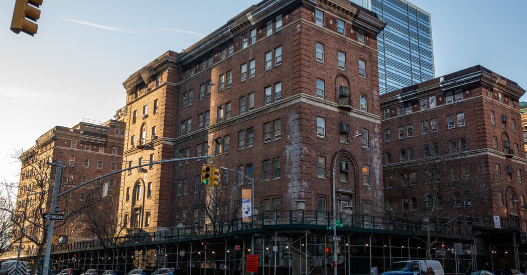 Plan to Move Men’s Shelter Is Temporarily Blocked by N.Y.C. Judge