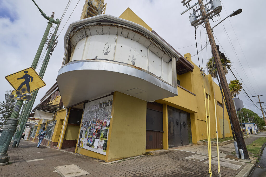 The Queen Theater, Waialae Avenue, Kaimuki (David Croxford/Civil Beat/2024)