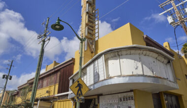 Kaimukī's Queen Theater Is Falling Apart. Honolulu Doesn't Want To Step In