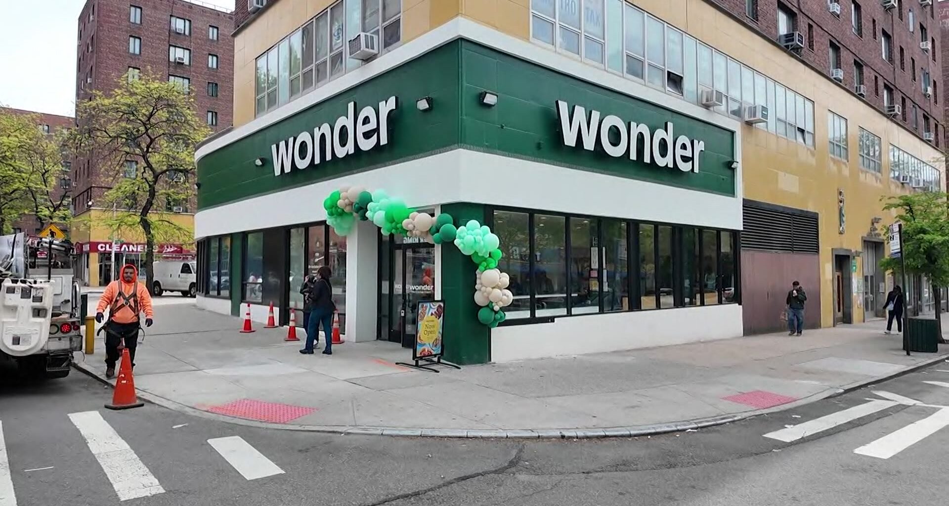 News 12 | Bronx | Bronxs First Wonder Location Opens In Parkchester To Mixed Reactions