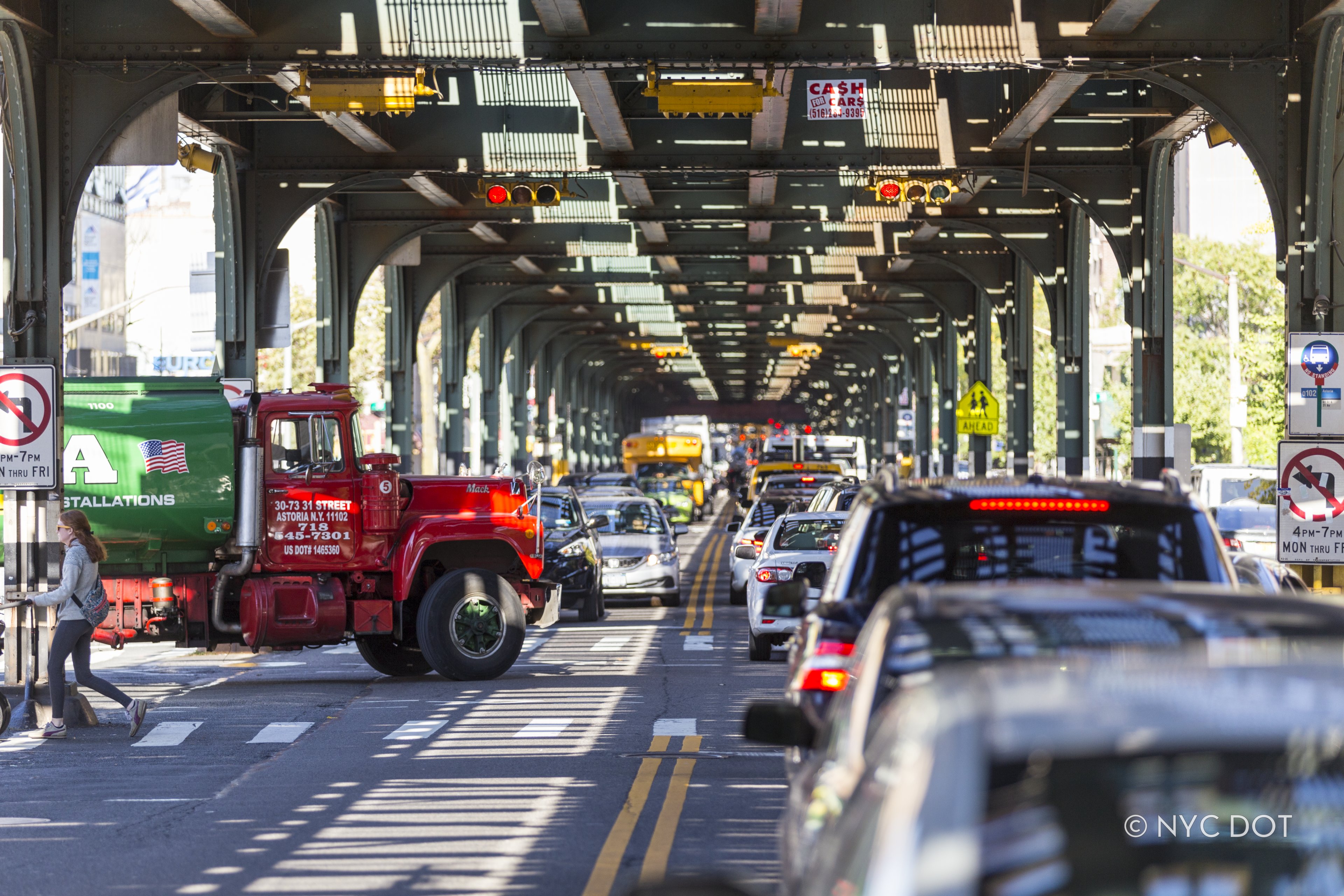Elevated tracks over 31st Street currently limit visibility and create ambiguous space between support columns. 
