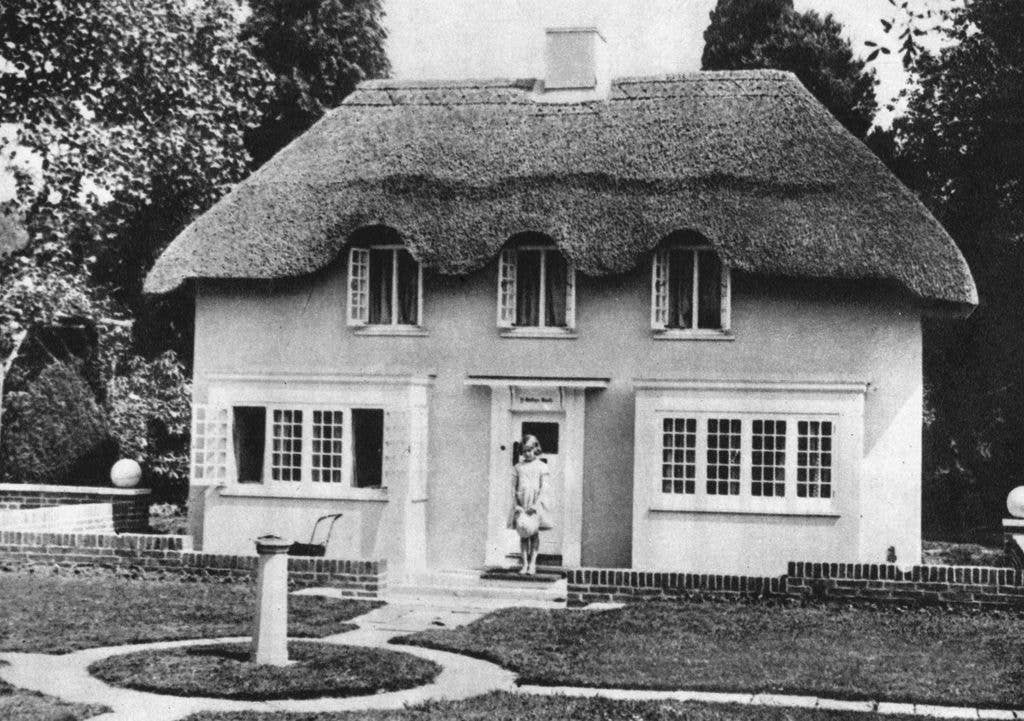 Her Late Majesty, formerly Princess Elizabeth, had a similar playhouse for herself
