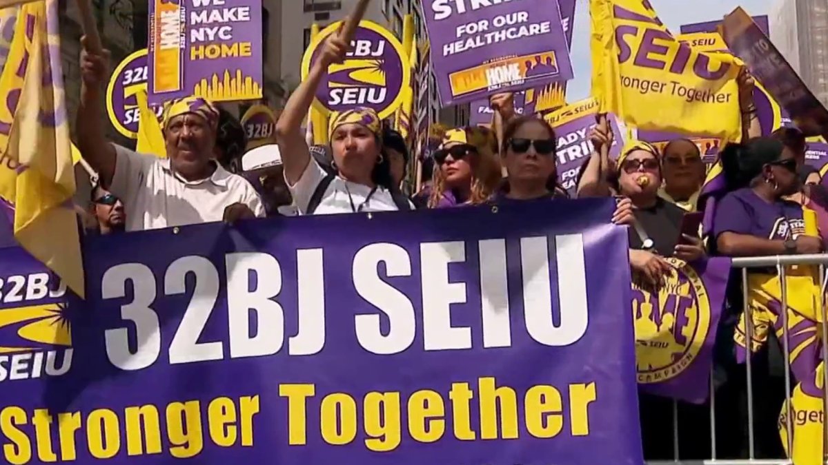Tentative deal reached to prevent NYC building workers from going on strike – NBC New York