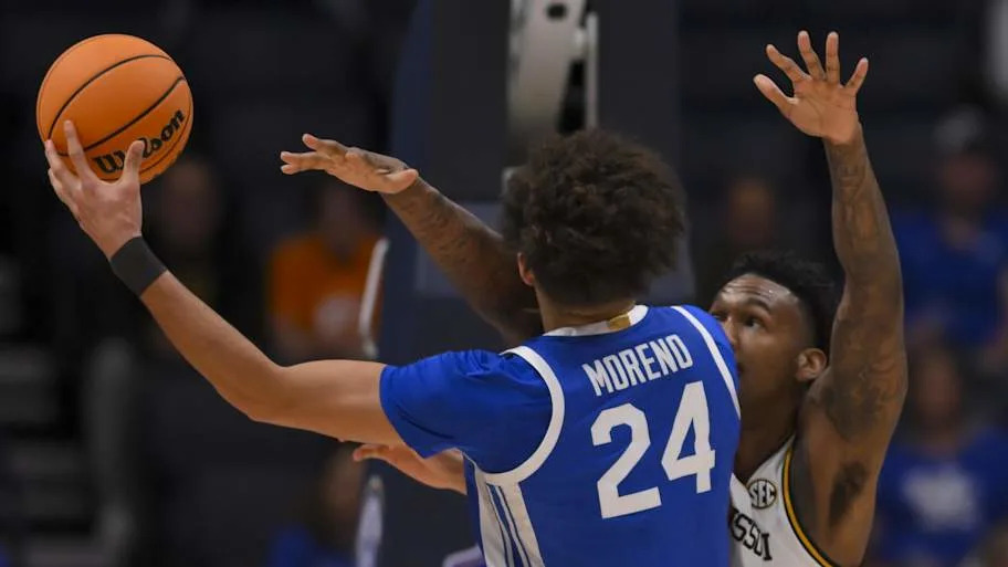 Kentucky Wildcats center Malachi Moreno shoots over Missouri Tigers center Shawn Phillips Jr. Steve Roberts-Imagn Images