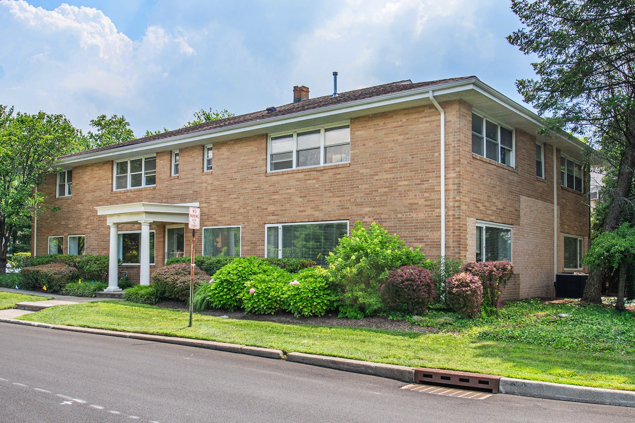 Englewood Cliffs office building sells for $1.75M