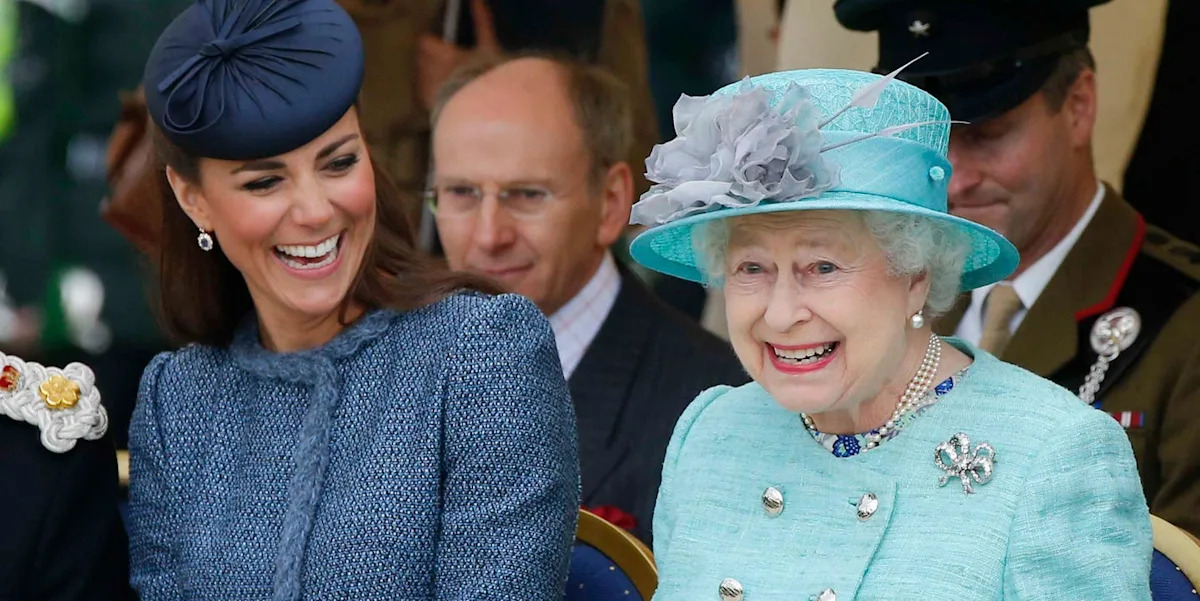 “Never seen” photo of Queen Elizabeth II’s pregnancy dress released with “rare” insight into personal wardrobe