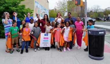Elementary school students at P.S. 100 help bring new trash cans to Soundview – Bronx Times