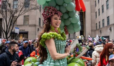 Dazzling outfits and colorful hats shine at New York Easter parade, in photos :: WRAL.com