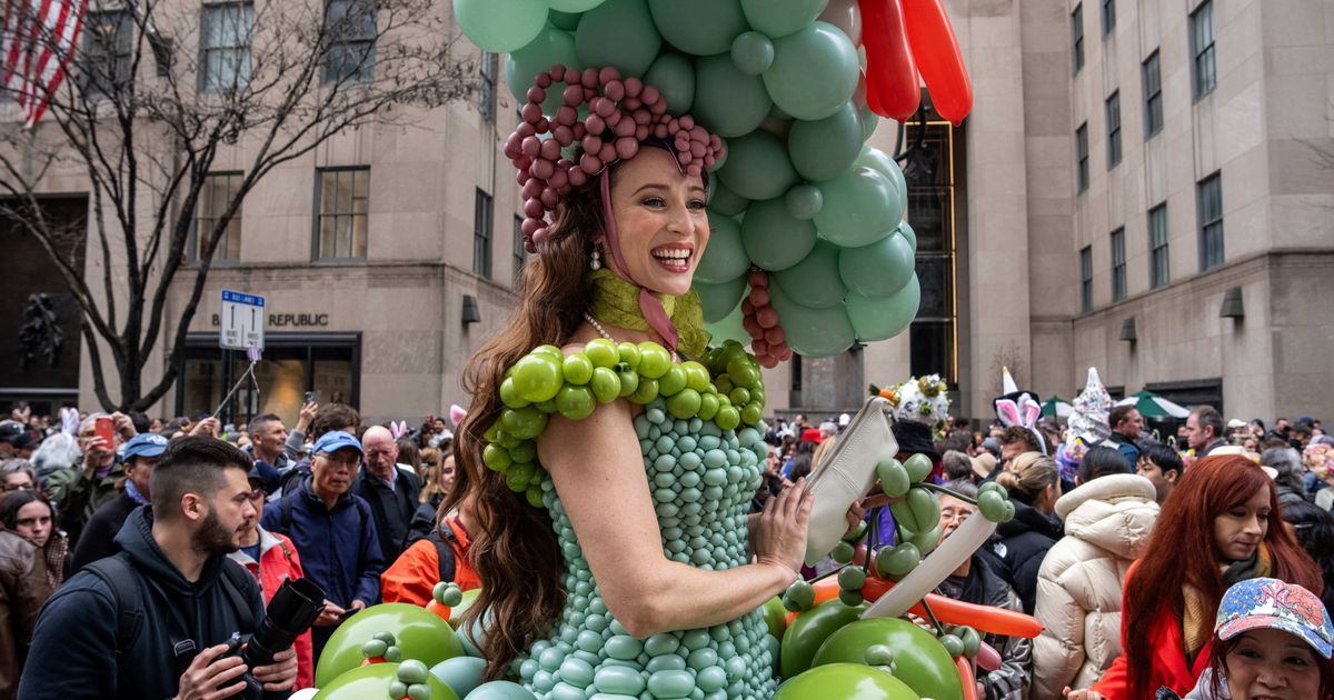 Dazzling outfits and colorful hats shine at New York Easter parade, in photos :: WRAL.com