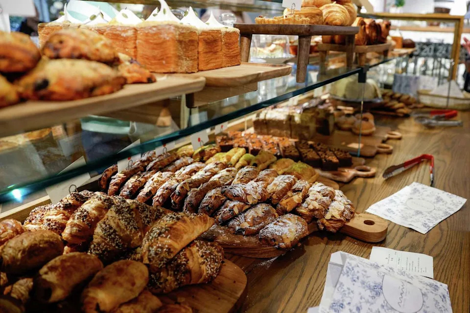 Part of the allure to Maman is its pretty pastries, displayed as customers wait to order. (Christine Vo/Staff Photographer)