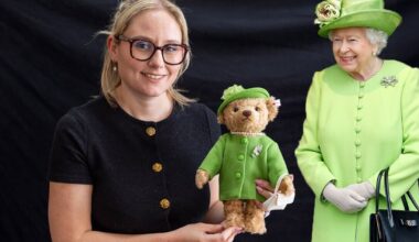 Queen Elizabeth II Steiff bear has one unusual accessory | Royal | News