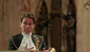 Antiques Roadshow expert moved by late Queen's 'priceless' items | TV & Radio | Showbiz & TV