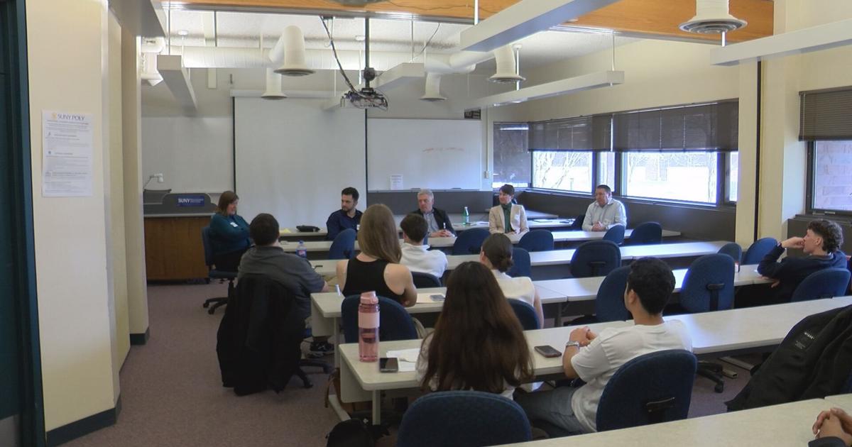 Students Pitch Ideas at SUNY Poly Competition | News