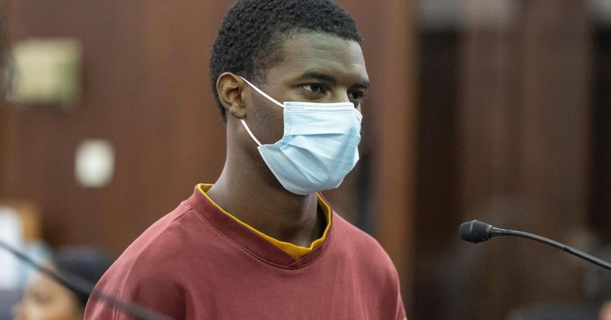 Brooklyn activist pleads guilty to setting fire to 11 NYPD vehicles | National News