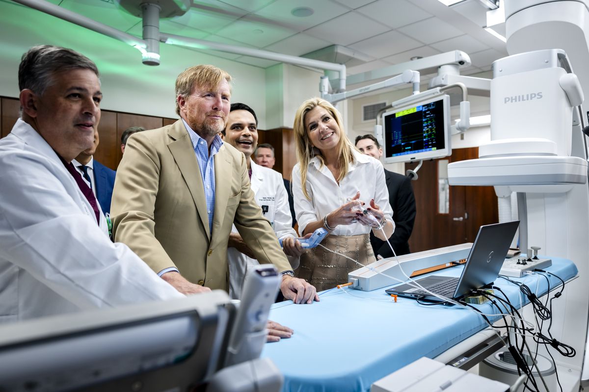 King Willem-Alexander and Queen Máxima are given a tour of the Miami Cardiac and Vascular Institute, where they speak with doctors and are shown various innovative technologies and processes. 