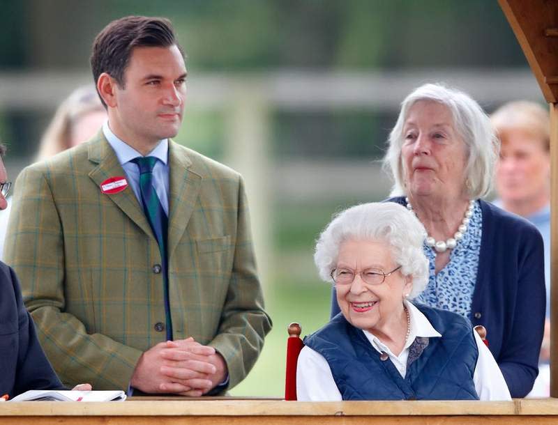 Lieutenant Colonel Tom White, Queen Elizabeth | Source: GETTY